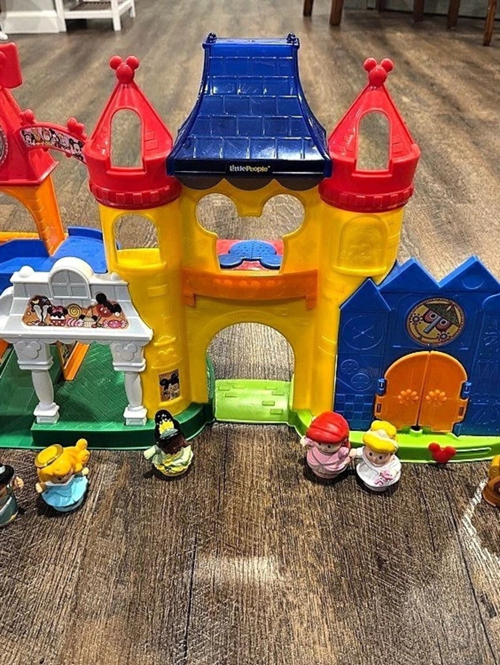 Fisher-Price Little People Disney Princess Magical Lights & Dancing Castle